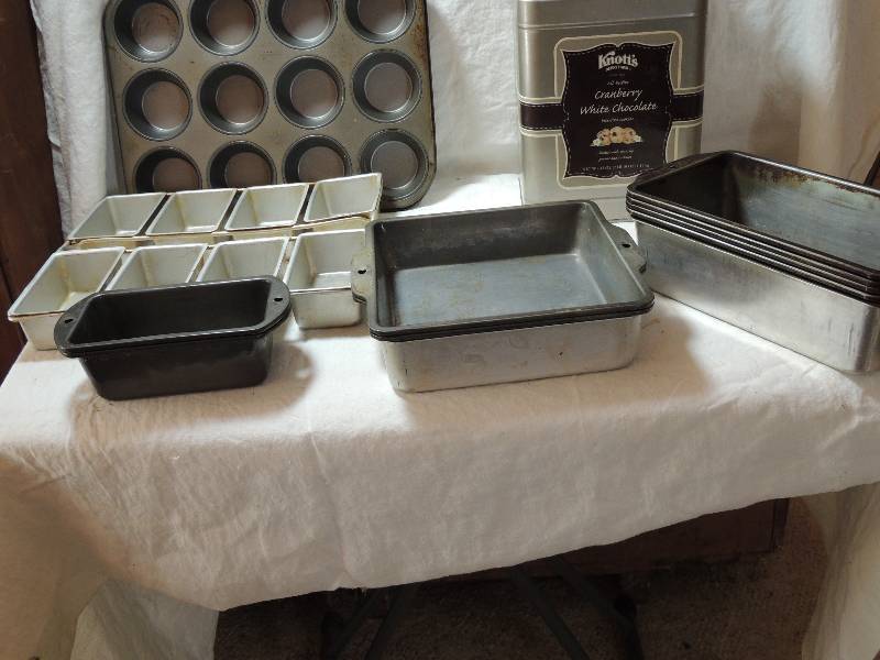 lot 470 image: Muffin tin (holds 12 muffins), Attached mini loaf pan, 8x8 metal pan x 2 Metal canister loaf pans x 5 small loaf pans x 2