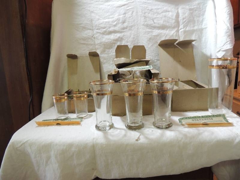 lot 477 image: Libbey Glassware Victoria pattern (1950s in original boxes)- Boxbox,M-4 Pilsnerbox. 2 boxes plus 3 extra,  Box S - 2 vases and box L - 6 fruit juice