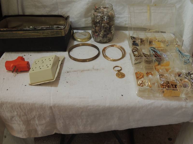 lot 490 image: 3 trays of jewelry making supplies brooch clips, bolos, cufflinks,  chains ,cords, clasps, beads frame clips.