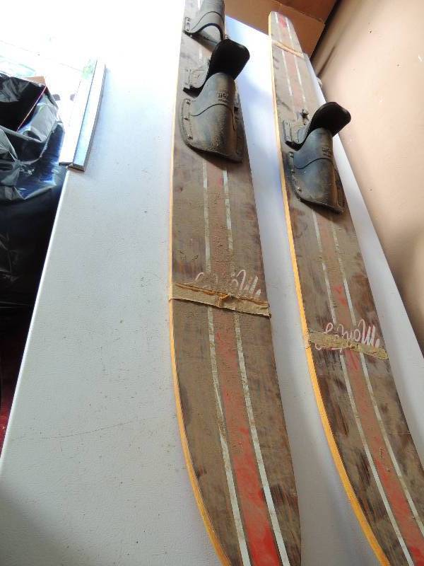 lot 491 image: Montegro water skis,