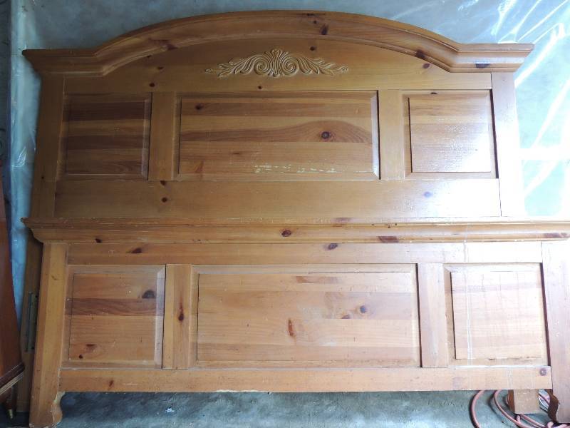 lot 496 image: Fontana Queen headboard and footboard