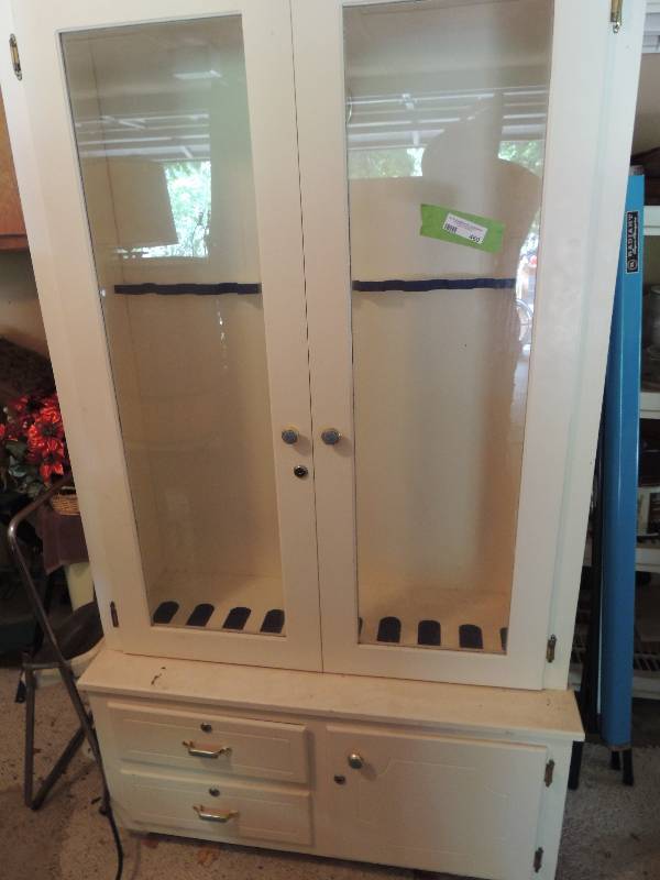 lot 460 image: Gun Cabinet holds 10 guns. 2 drawers  75 HT 40 wide 17 depth has lights, 1 CABINET