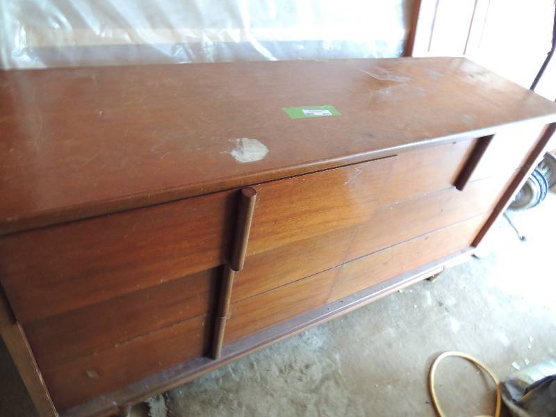 lot 499 image: Mid century dresser 6 drawer 62 length 31 HT 18 deep