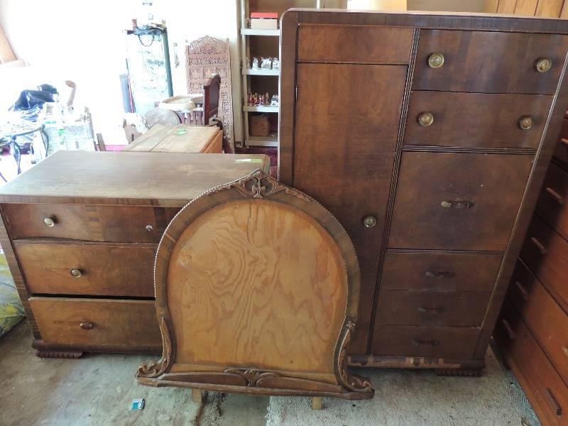 lot 500 image: Vintage Waterfall Lucite handles and knobs -Chest 3 drawer 44 x36 x21 , High boy 6 drawers, 1 cabinet 62 x 38 x 20 &  Mirror frame 32 wide 40 tall ( no mirror)