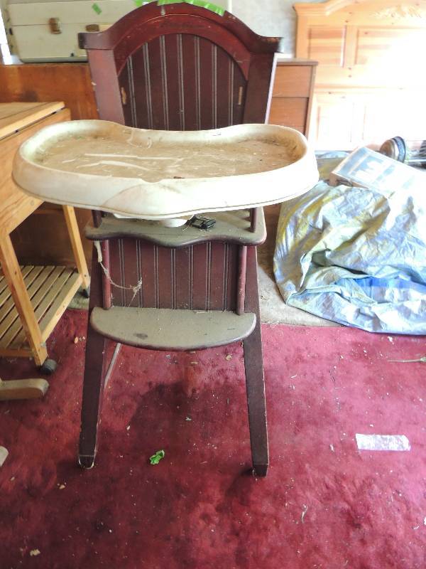 lot 508 image: Eddie Bauer wooden Highchair with tray and safety straps