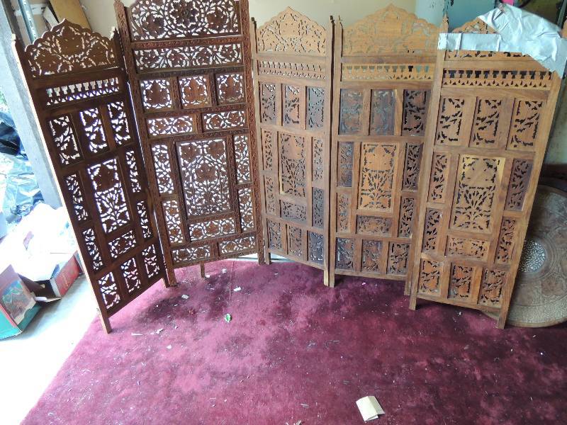 lot 512 image: 5 panel hand carved wood screen depicting trees and leaves. 52H x 80 wide - one outer panel needs some TLC