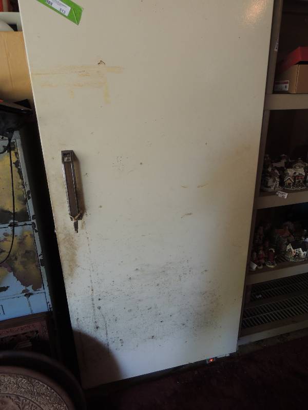 lot 513 image: Upright freezer Montgomery Wards with key 21.2 cubic ft.