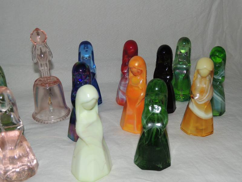 lot 346 image: Jenny figurines mossier and slag glass   QTY 20 - 4 14  & QTY 18 2 12