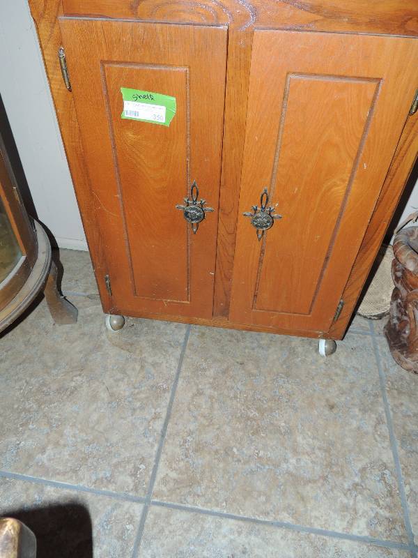 lot 350 image: Storage cabinet has 1 shelf with 2 doors 32 X 24 X 12