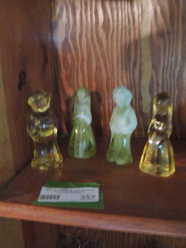 lot 357 image: Josh and jenny figurines uranium glass &  1 set lemon 4  14 HT.   4 total