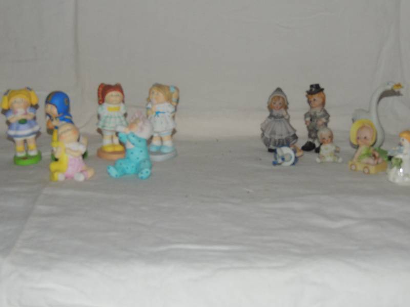 lot 368 image: Porcelain Thanksgiving couple 3 tall, Baby 2  tall swan and Ballerina