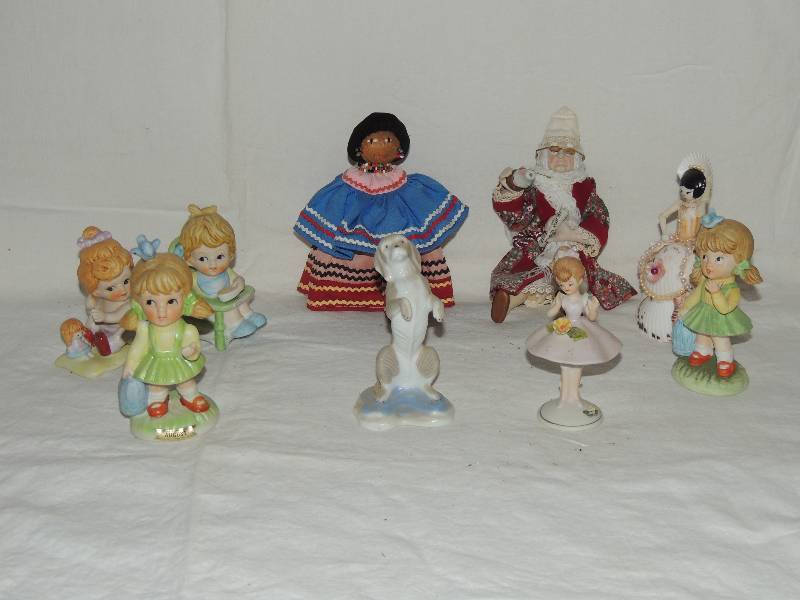 lot 369 image: Memories of Yesterday 4 girls with highchair and dolls 4 14 Tall ceramic dog and granny doll