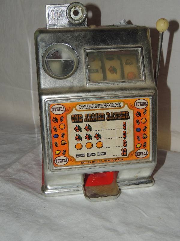 lot 371 image: Vintage one arm bandit 10cent Nevada 12x8x6