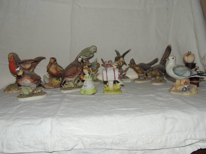 lot 379 image: Lefton birds Quail, Woodpecker, sea Gull, Parakeet, Road runner and Lefton Girl 4