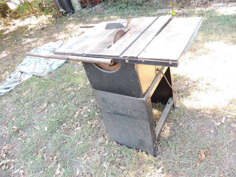 lot 659 image: Rockwell table saw 10 blades works