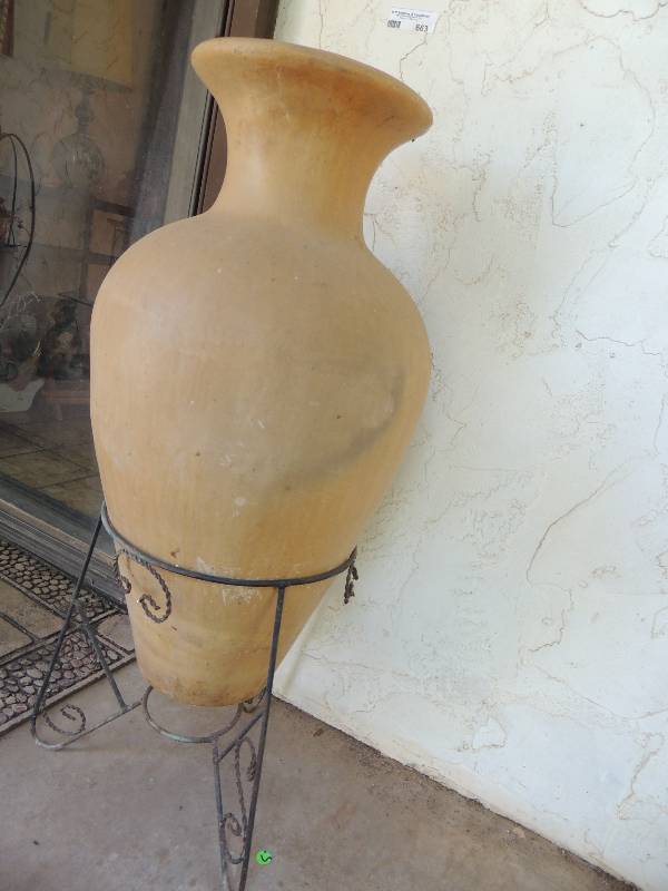 lot 663 image: Large clay pot with stand 36 x 14