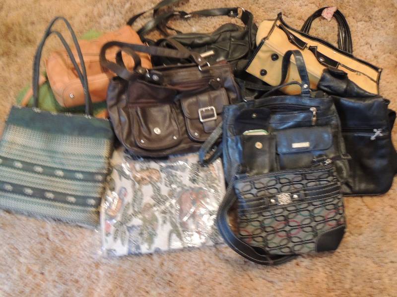 lot 260 image: Lot of 9 purses