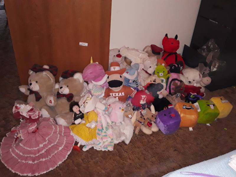 lot 339 image: Large lot of stuffed animal (plush)dolls and Teddy bears,