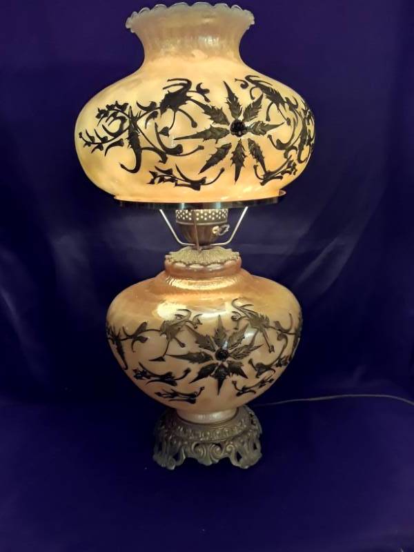 lot 103 image: Large Gone with the Wind Lamp amber with gold accents 27 tall 13wide