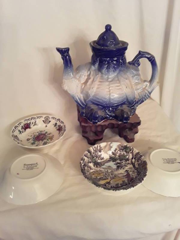 lot 98 image: Staffordshire Buddha ceramic teapot(10X8X6) on wood base, 4 Franciscan ware bowls (2 The Hunter and 2 are Bouquet