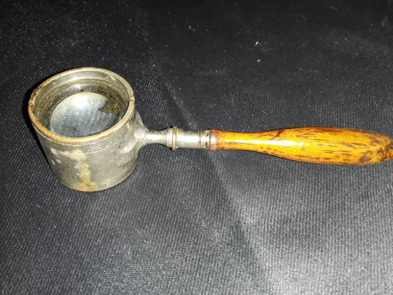 lot 96 image: Magnifying Glass on handle 5