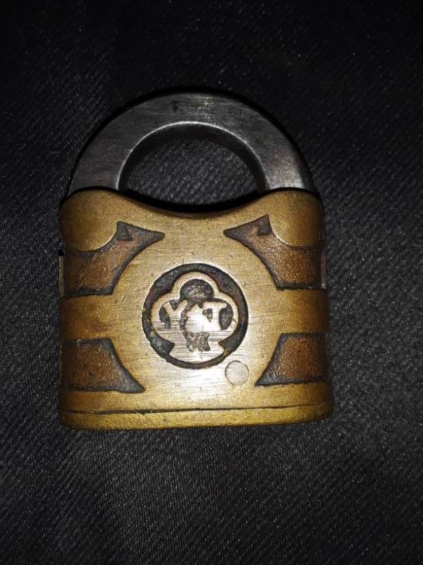 lot 95 image: Vintage YALE lock