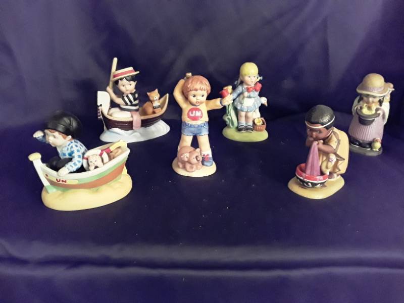 lot 113 image: The U.N. Children- Mario from Bolivia 1980, Zena from Kenya 1981,Katrina from Holland 1979, Malcolm from Australia 197, Giuseppe from Italy 1981, Vasco from Portugal 1980