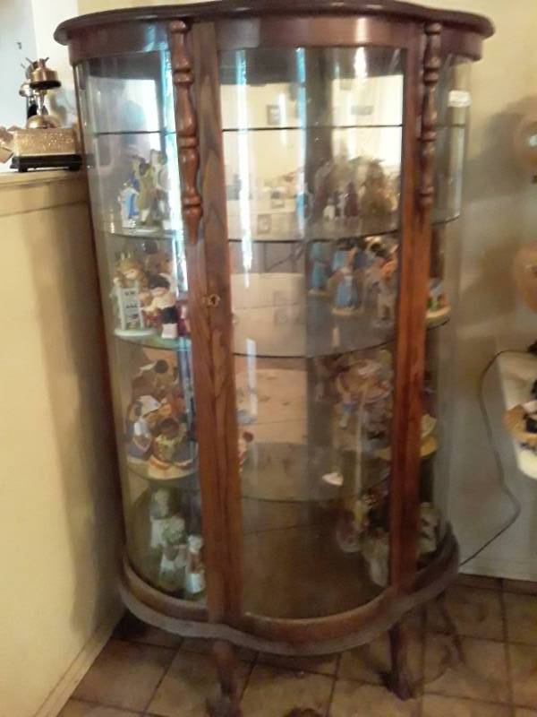 lot 107 image: Bow front curio cabinet 4 glass shelves 58 tall by 34 x 18 - no contents included