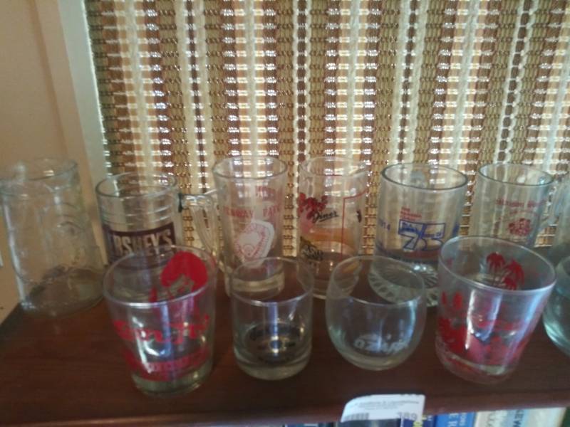 lot 389 image: Bar Glassware- Coors, Jack Daniel and 7Up