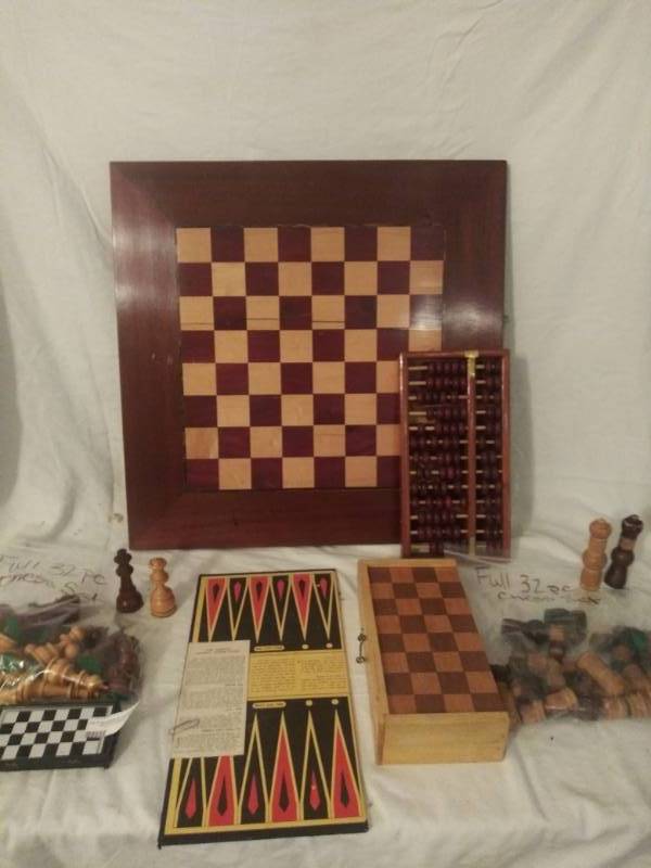 lot 387 image: Wood chess board, Chess pieces Checker board and abacus