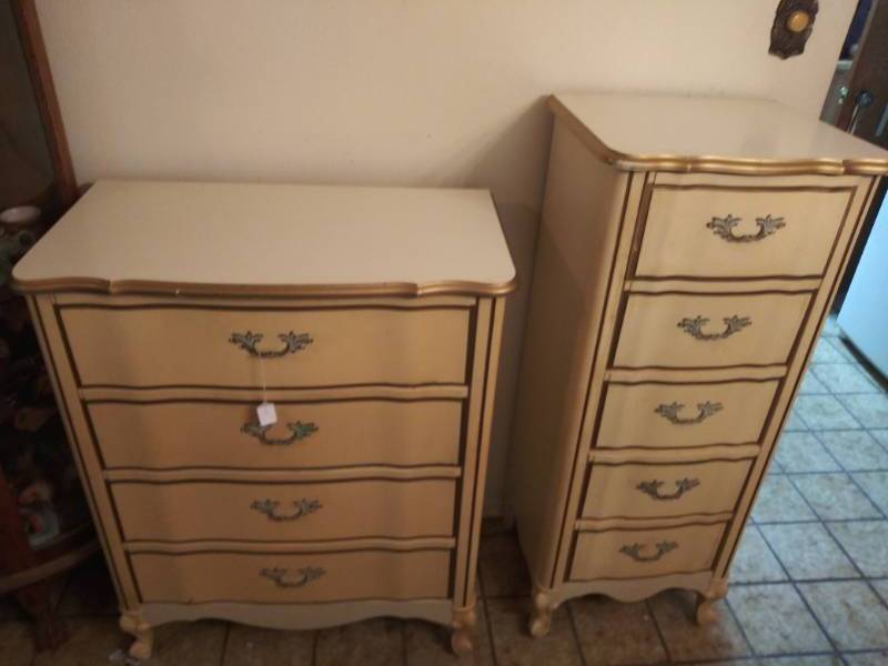 lot 76 image: FRENCH PROVINCIAL - 5 DRAWERS  CHEST -46 X 20 X17  4 DRAWER CHEST  - 40 x 32 x 17