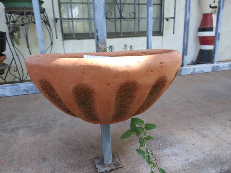 lot 667 image: 3 Terra Cotta Planters 8 x 15