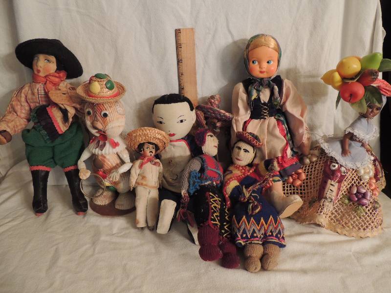lot 86 image: Doll lot-, Jama 11 , Dutch 12, China 12, Argentina 11 and Bolivia 8 x 2