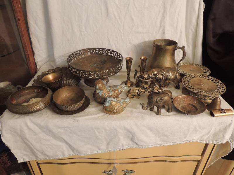 lot 124 image: BRASS - PICTURE, CANDLE  HOLDER, X 4, SHELL PLATE, CUPBOWLPLATE, 5 ELEPHANTS
