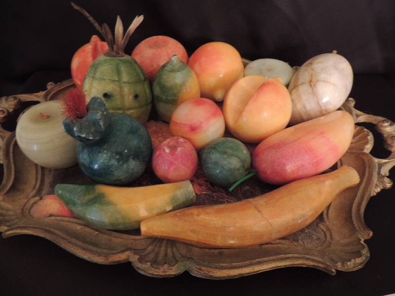 lot 17 image: Tray of Onyx fruit x 16 and vegetable jar of Onyx fruit x 12
