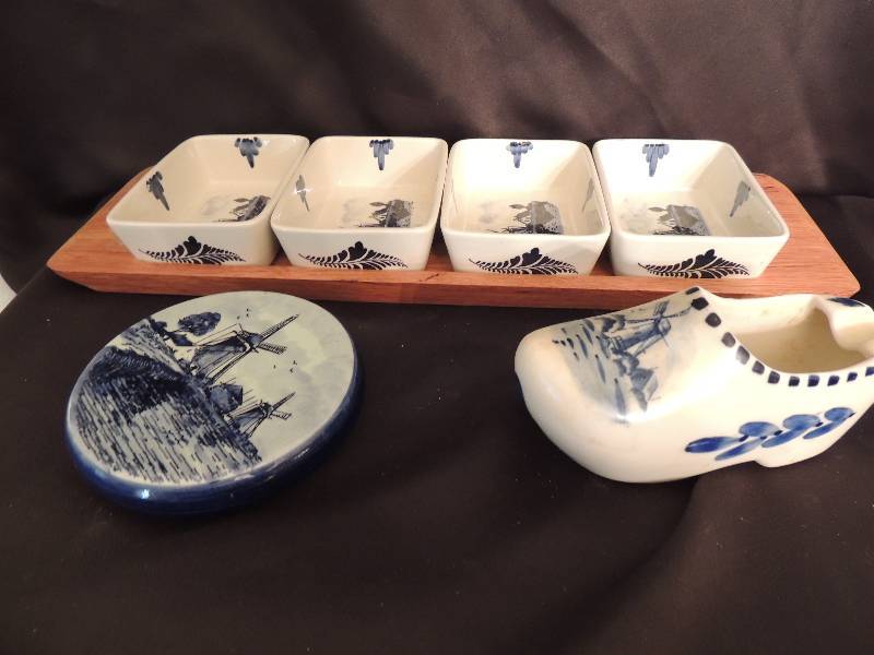lot 20 image: Four Delft blue relish trays in wood tray 3 x 4 x 12 and DUTCH  SHOE Ashtray