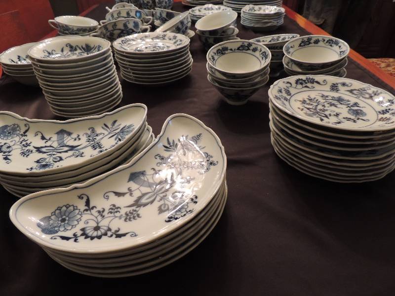 lot 60 image: Porcelain China Blue Danube pattern 124 pieces