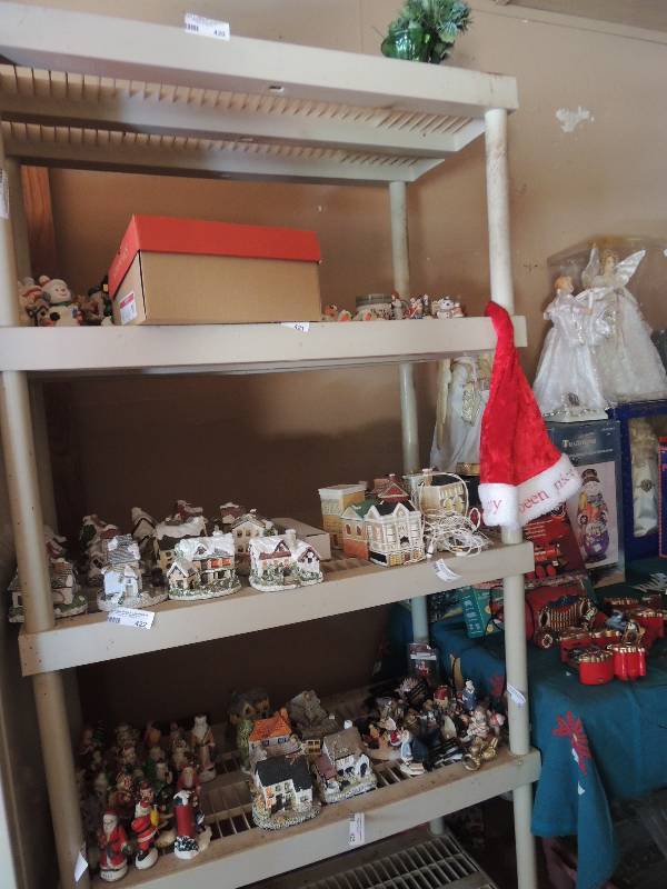 lot 419 image: White plastic shelves 72 x 36 x 18 5 shelves