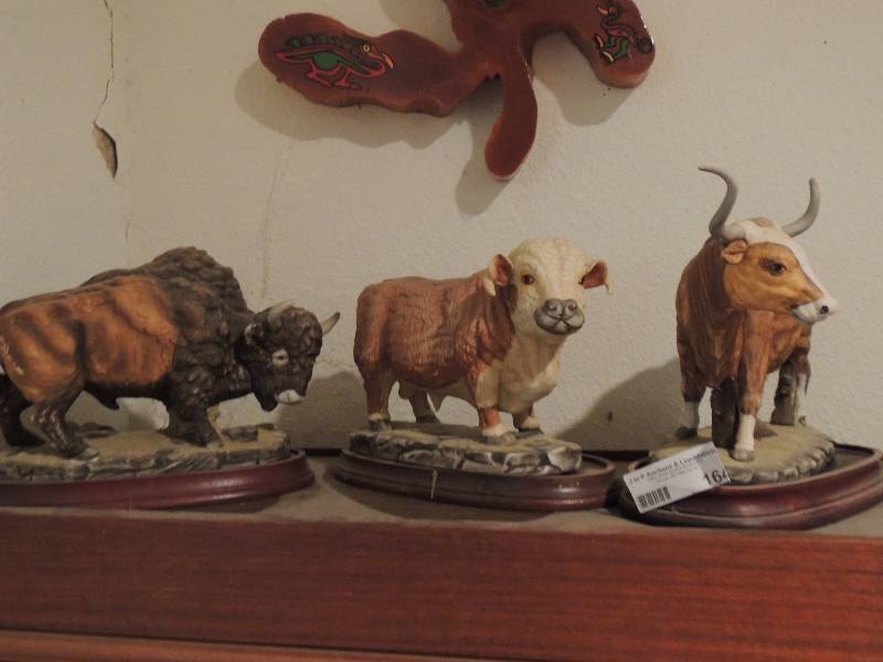 lot 164 image: Royal Crown CERAMICS   Bulls- Herford bull, Long Horn Bull, Charolais Bull and Buffalo