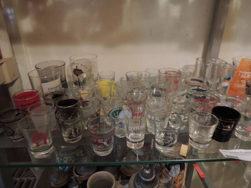 lot 256 image: ASSORTMENT OF BAR GLASSES