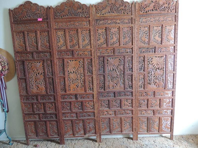 lot 682 image: CARVED  WALNUT WALLROOM SCREEN - ANIMAL MOTIF - 74H X 80 W  - AMAZING PIECE