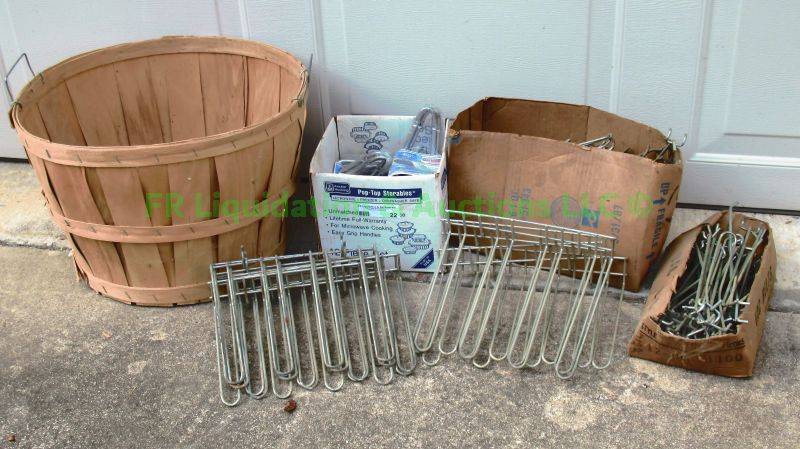 lot 22 image: Assorted peg board hooks and household hooks