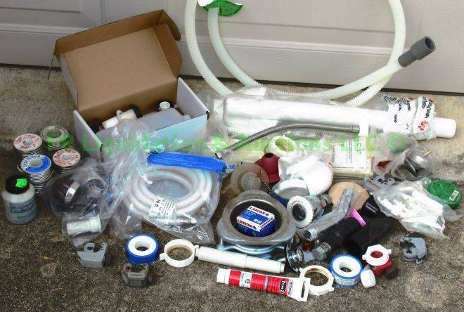 lot 30 image: Assorted household plumbing supplies and hardware