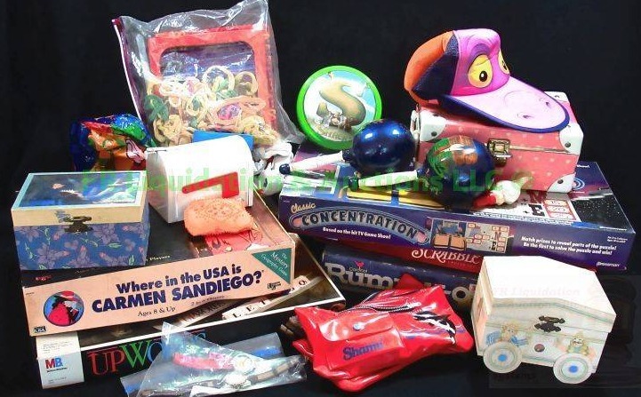 lot 41 image: Assorted board games and toys
