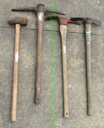 lot 44 image: Picks and a sledge hammer