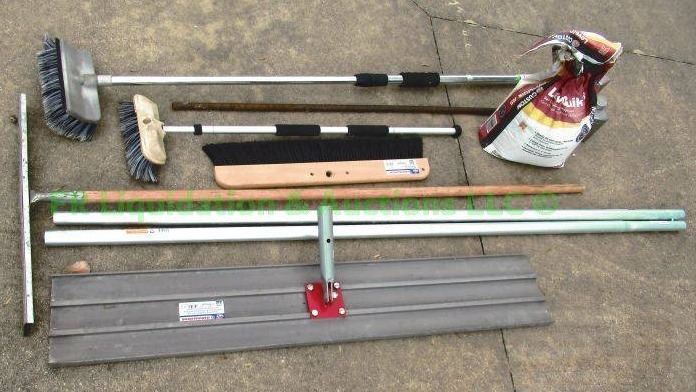lot 43 image: Marshalltown bull float with extension handle and more