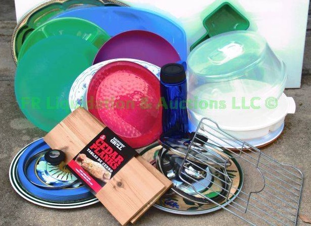 lot 50 image: Assorted plastic dishware as shown