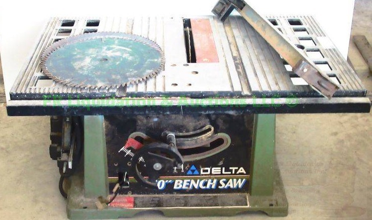 lot 79 image: Delta 10 bench saw