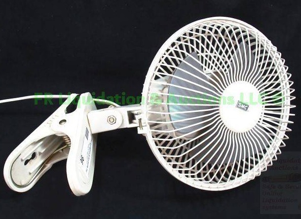 lot 96 image: Mini clip fan