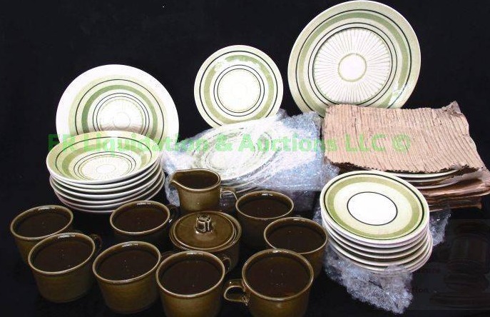 lot 158 image: USA made ceramic dish set